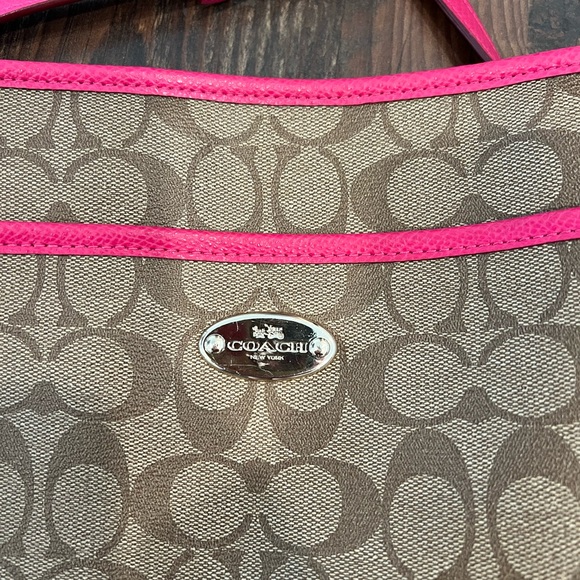 Coach monogram crossbody - Picture 2 of 13